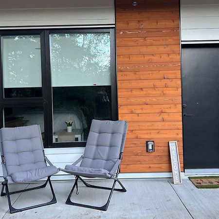 Victoria Private Studio Suite Colwood エクステリア 写真