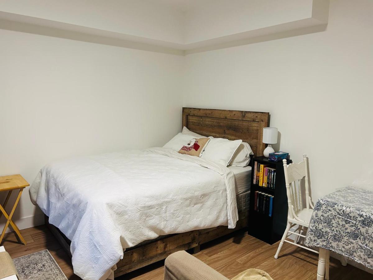 Victoria Private Studio Suite Colwood エクステリア 写真