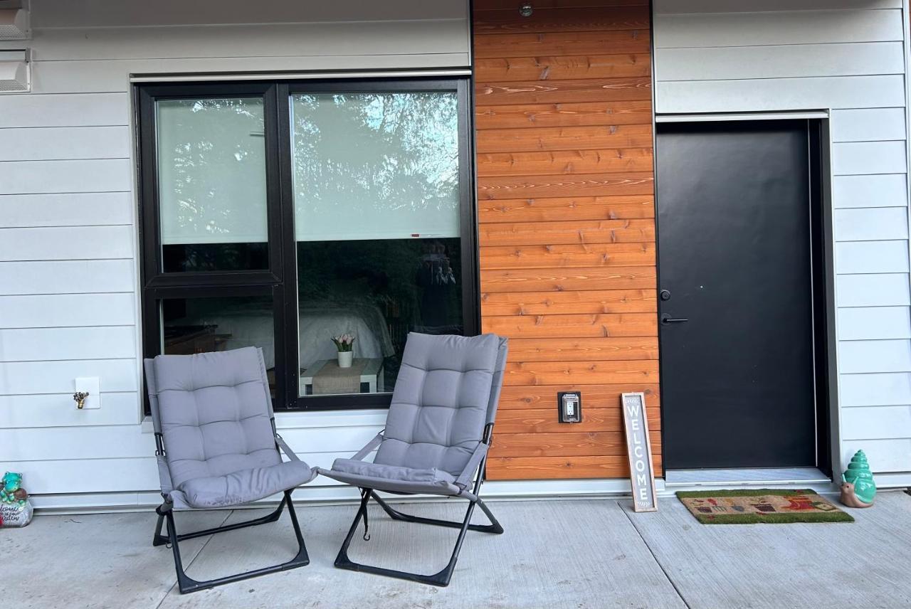 Victoria Private Studio Suite Colwood エクステリア 写真